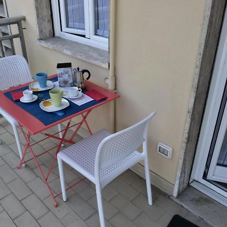 Loreto - Colorful Studio Apartment Milan Bagian luar foto