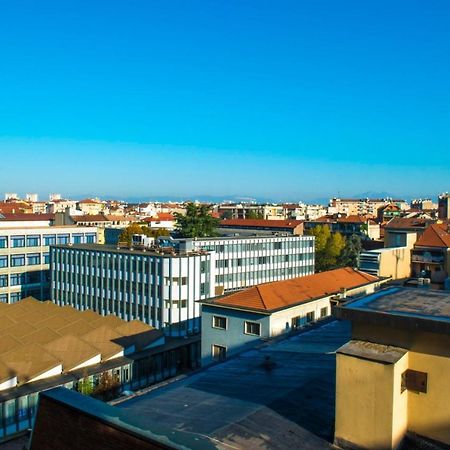Loreto - Colorful Studio Apartment Milan Bagian luar foto