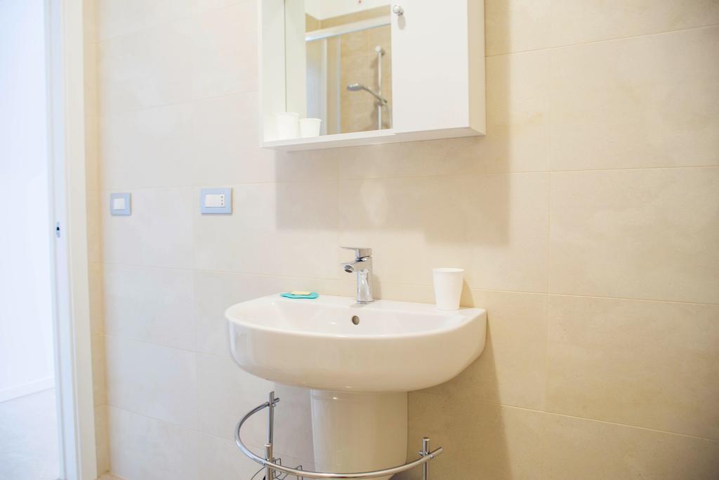 Loreto - Colorful Studio Apartment Milan Bagian luar foto