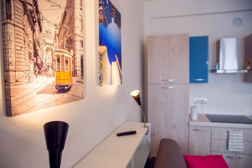 Loreto - Colorful Studio Apartment Milan Bagian luar foto