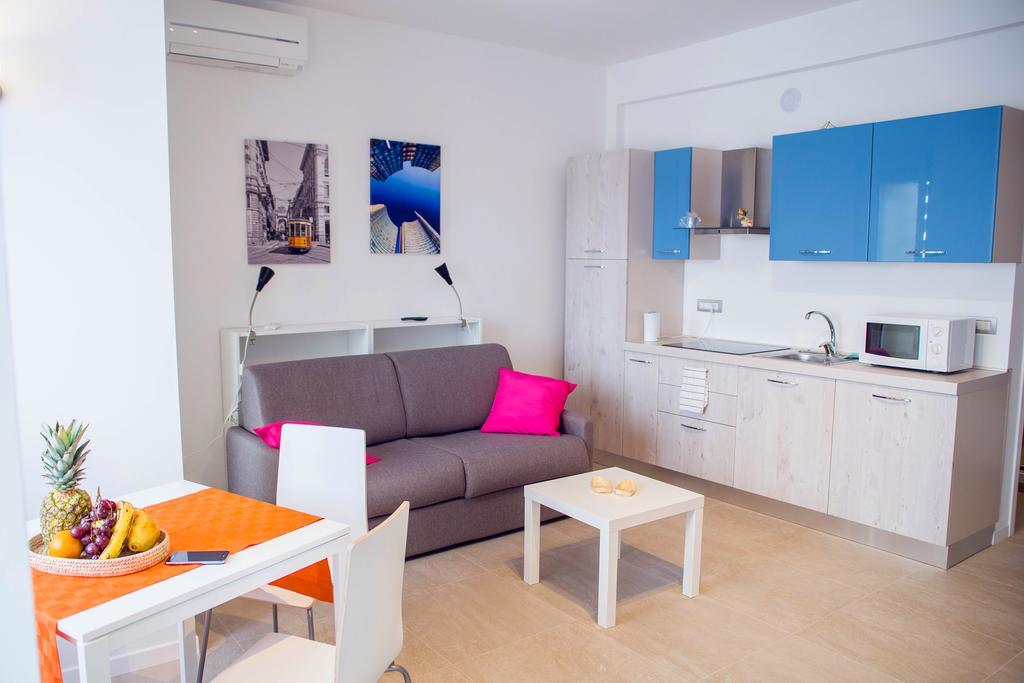 Loreto - Colorful Studio Apartment Milan Bagian luar foto