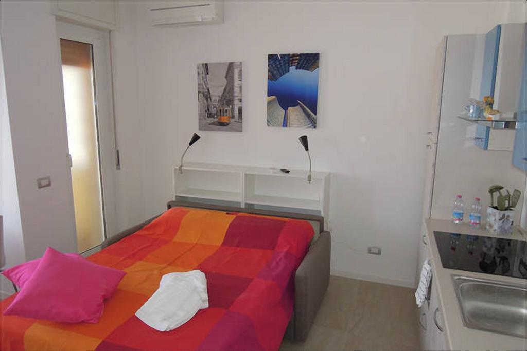 Loreto - Colorful Studio Apartment Milan Bagian luar foto
